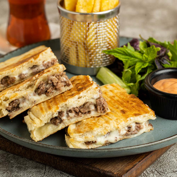 Kavurmalı Kaşarlı Tost